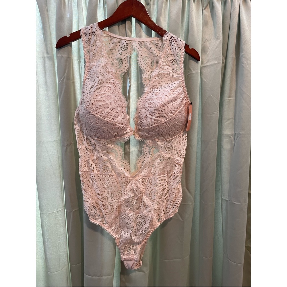 Keyhole Lace Bodysuit